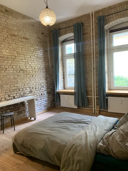 Geschmackvolle, vollständig renovierte 1-Raum-Hochparterre-Wohnung mit lux. Innenausstattung — photo 1